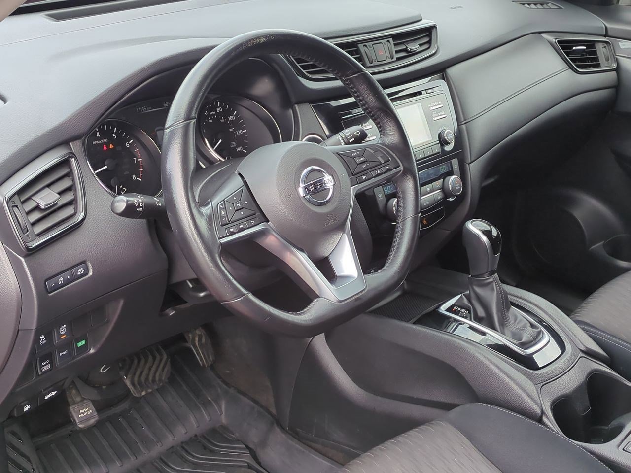 2017 Nissan Rogue SV photo 2
