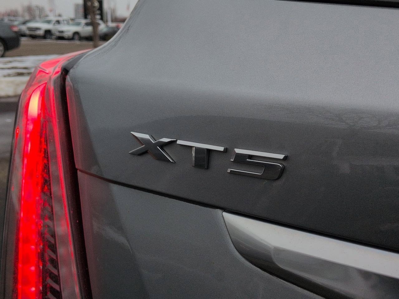 Thumbnail: 2023 Cadillac XT5 - 12