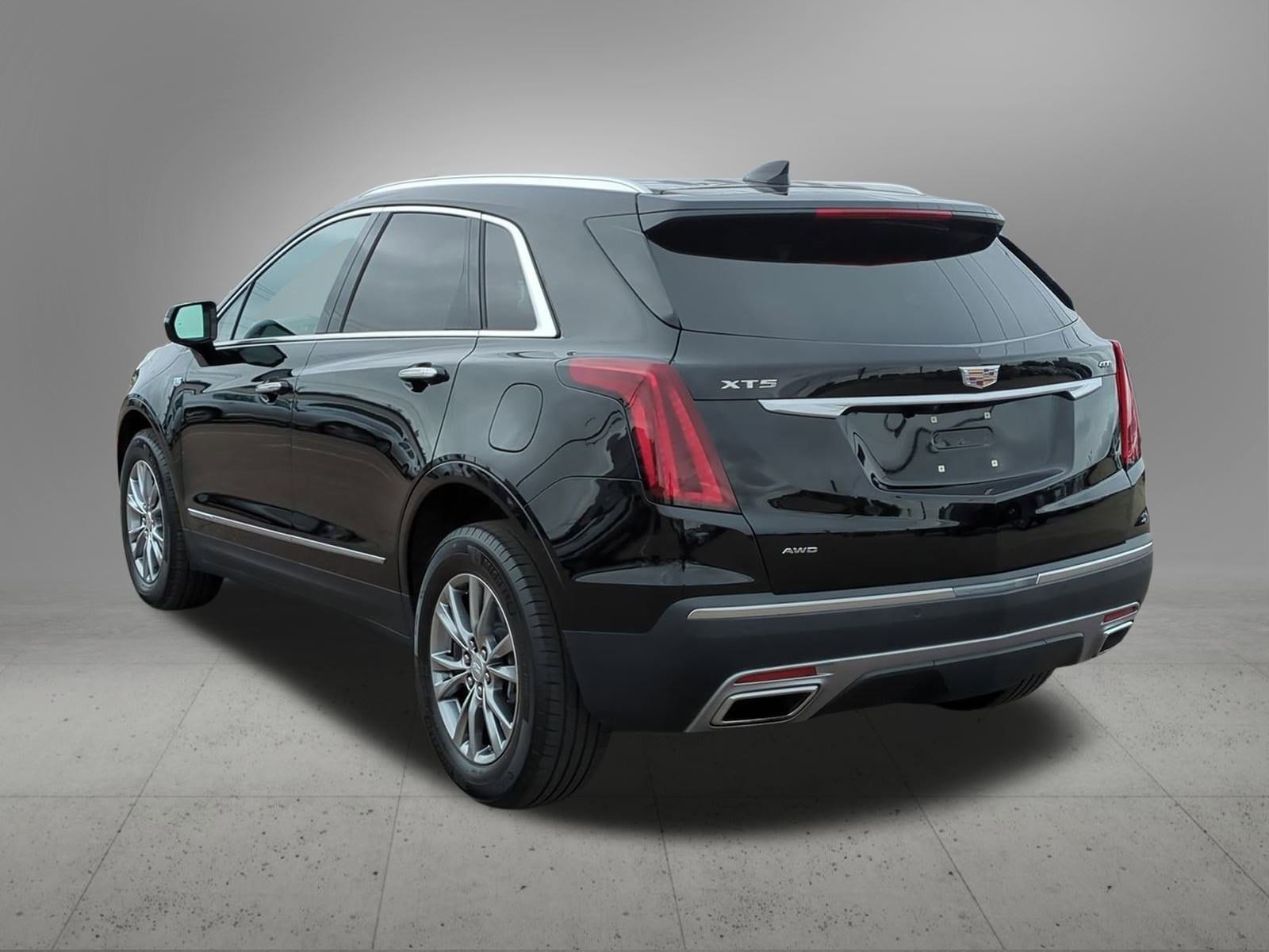 Thumbnail: 2023 Cadillac XT5 - 4