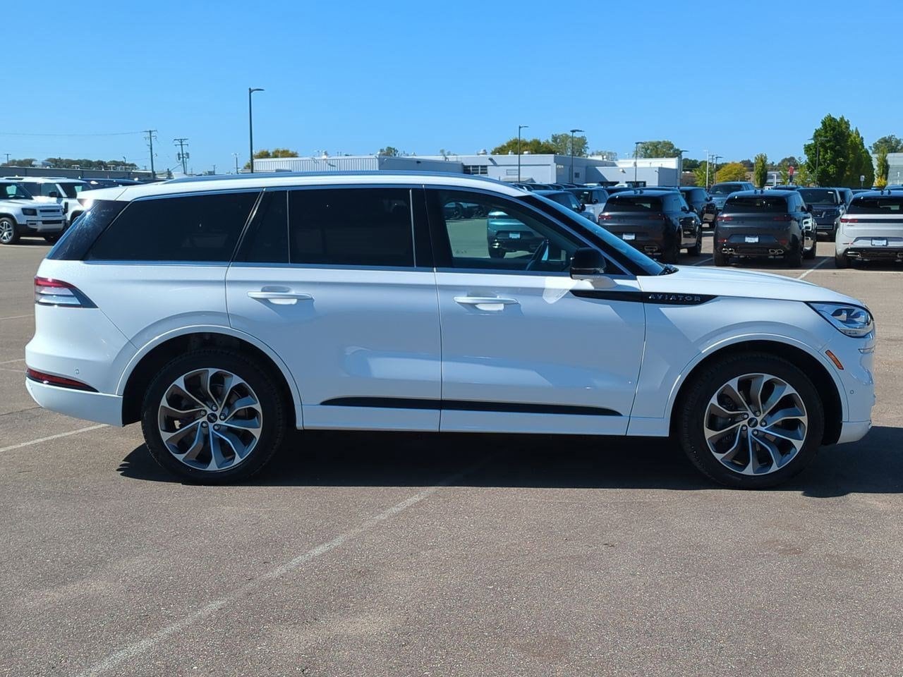 Thumbnail: 2023 Lincoln Aviator - 7
