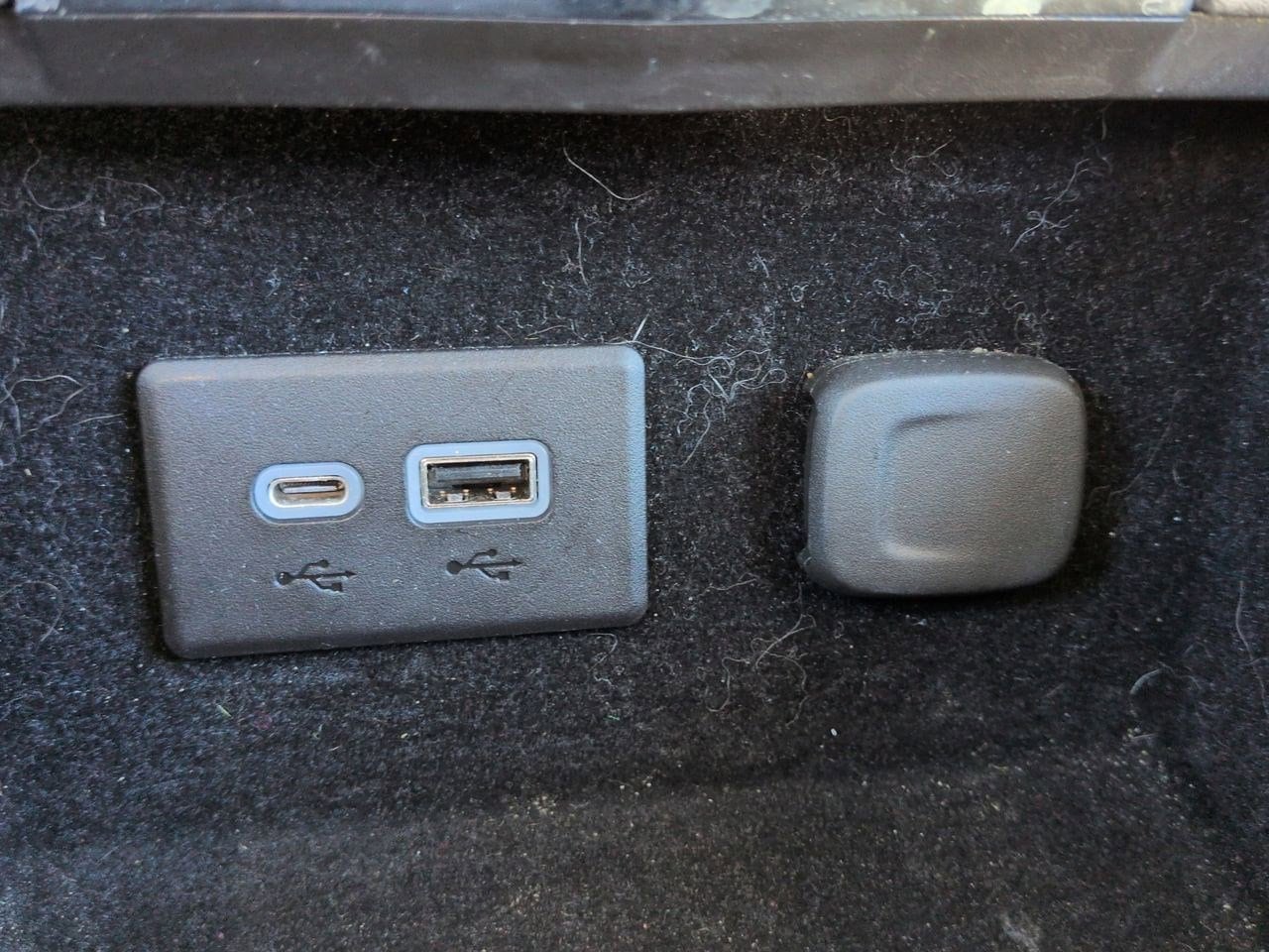 Thumbnail: 2022 Cadillac XT4 - 30