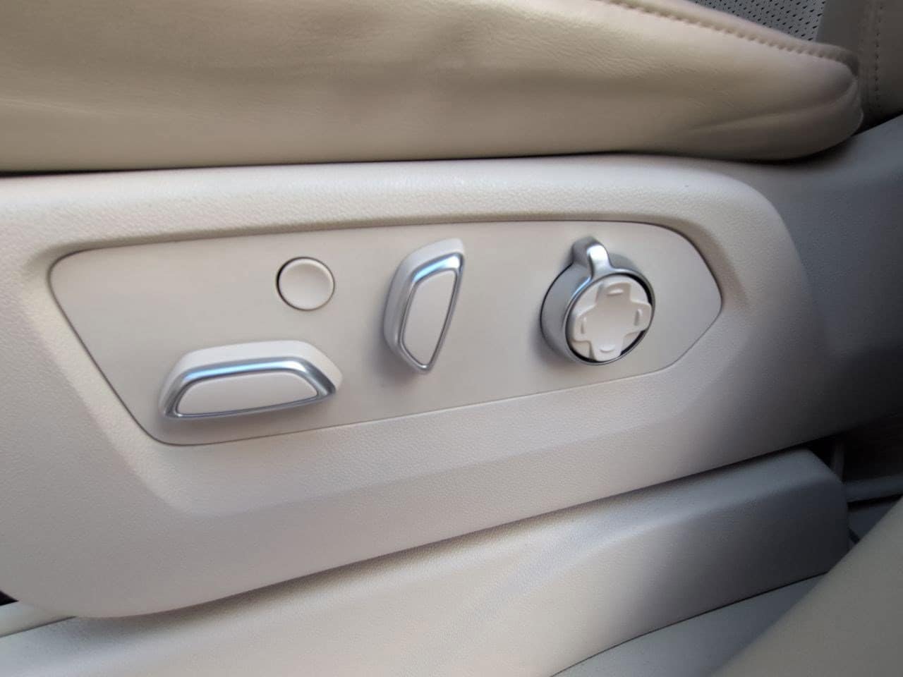 Thumbnail: 2022 Cadillac Escalade - 17