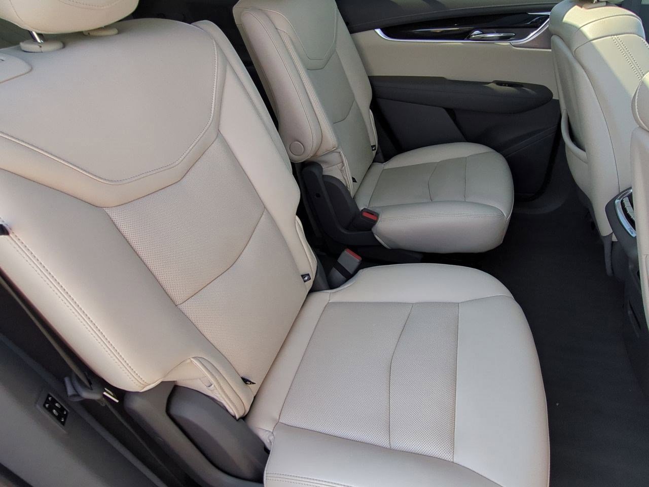 Thumbnail: 2023 Cadillac XT6 - 20