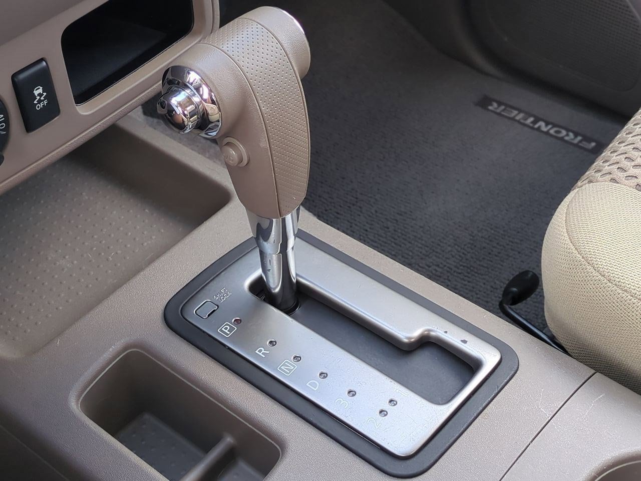 Thumbnail: 2015 Nissan Frontier - 23