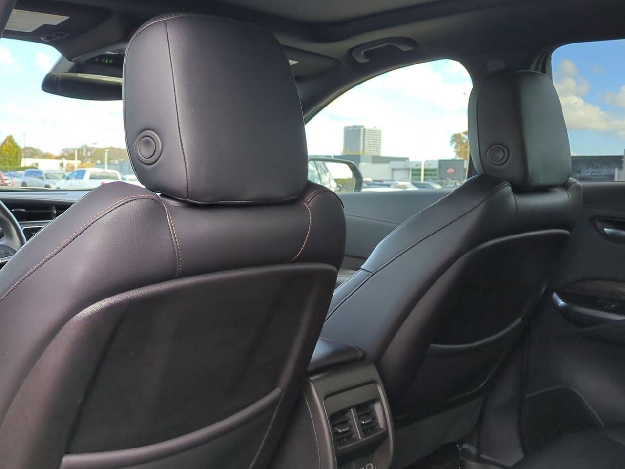 Thumbnail: 2023 Cadillac XT4 - 17