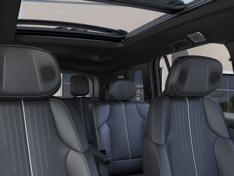 Thumbnail: 2026 Cadillac Vistiq - 24