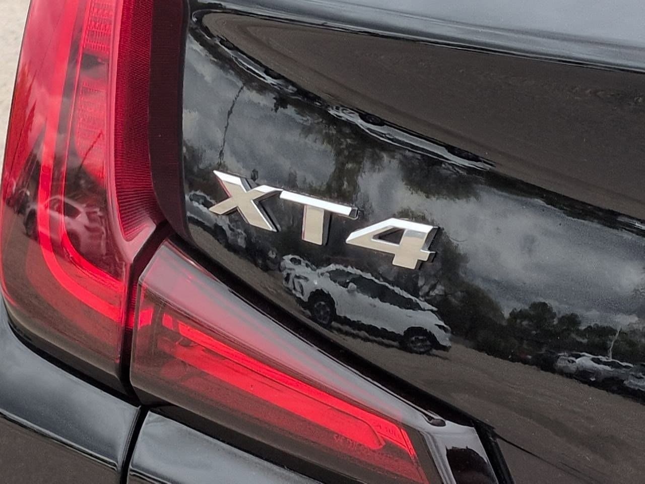 Thumbnail: 2023 Cadillac XT4 - 11