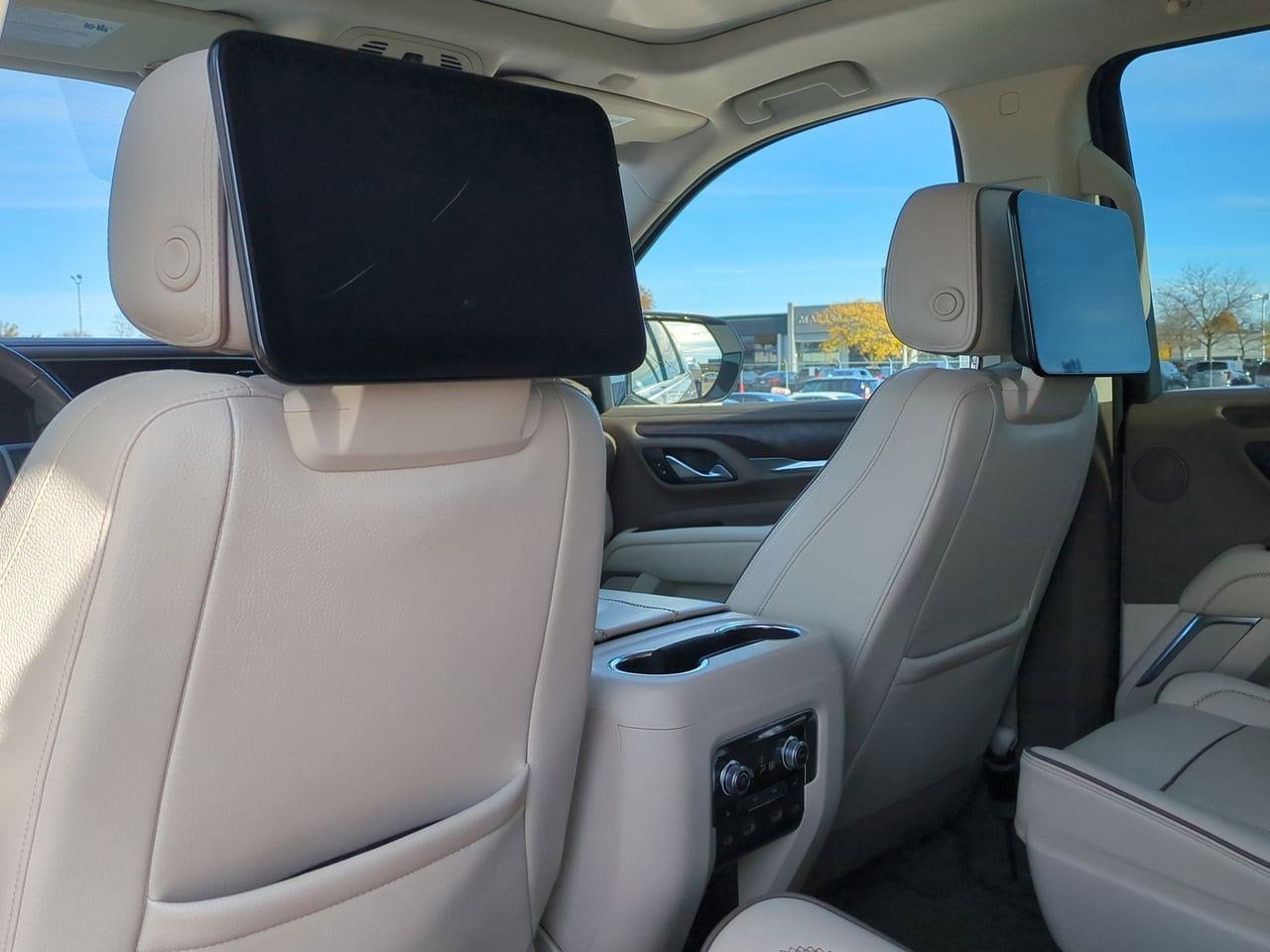 Thumbnail: 2021 GMC Yukon XL - 17