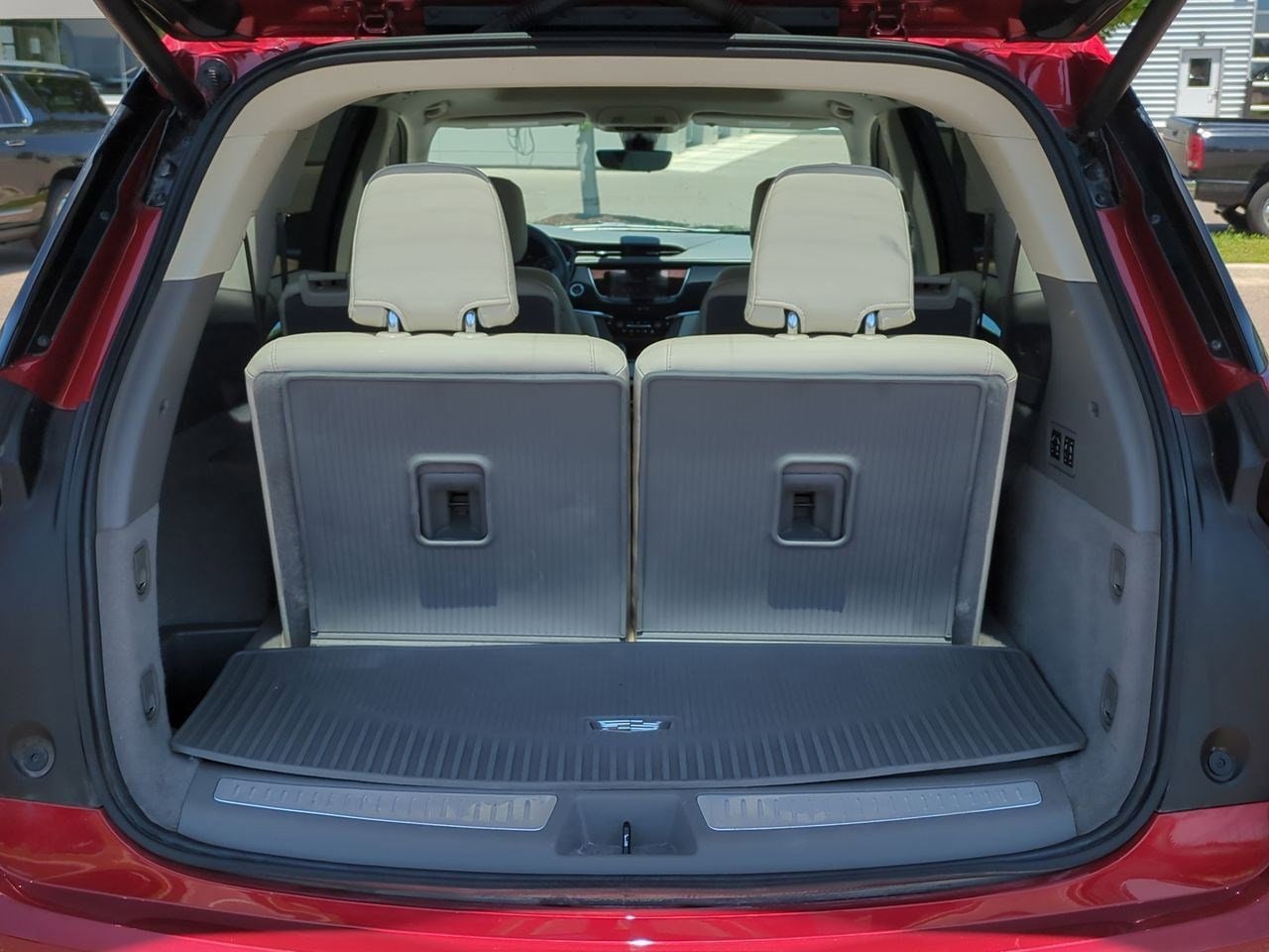 Thumbnail: 2021 Cadillac XT6 - 32