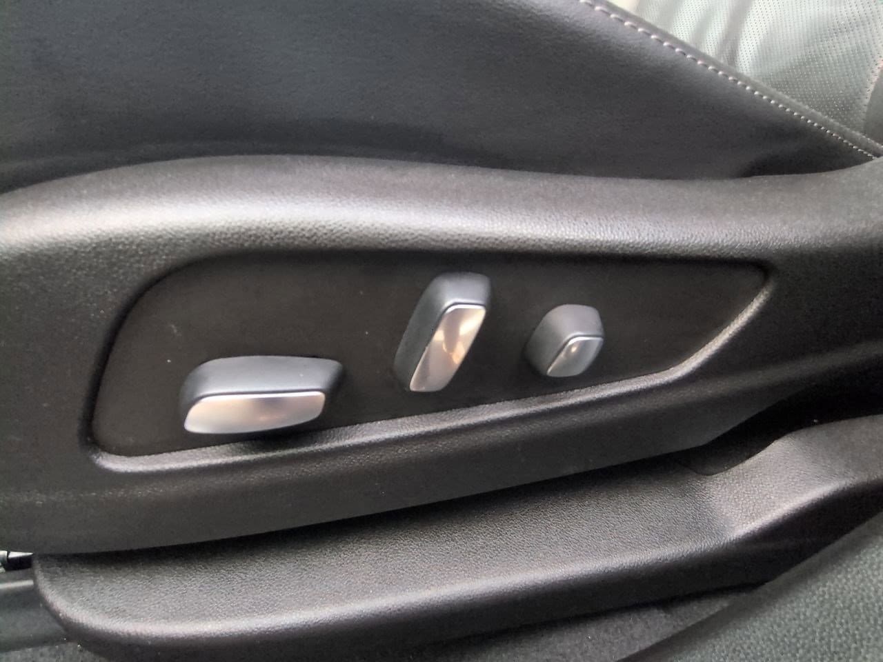 Thumbnail: 2023 Cadillac XT5 - 17