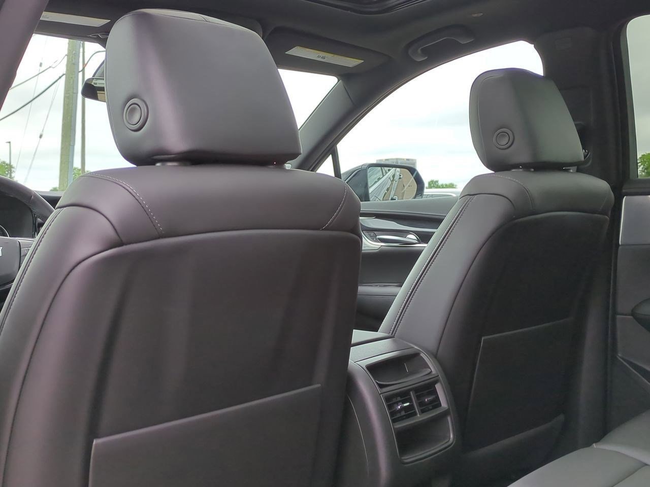 Thumbnail: 2023 Cadillac XT5 - 17