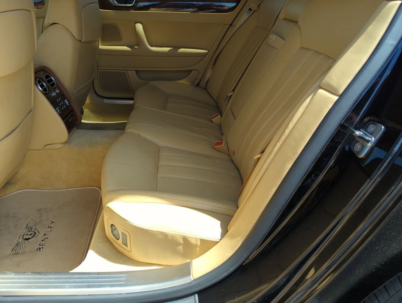 Thumbnail: 2006 Bentley Continental - 18