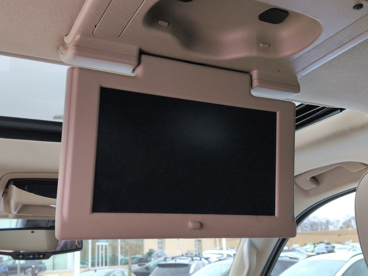 Thumbnail: 2016 Chevrolet Tahoe - 21