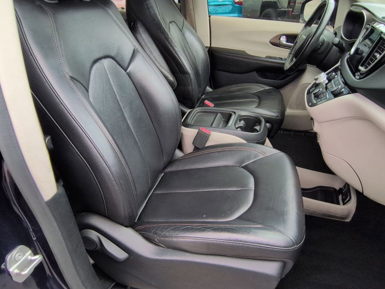 Thumbnail: 2017 Chrysler Pacifica - 22