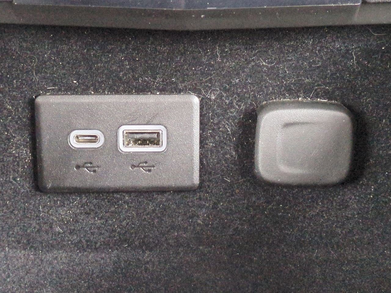 Thumbnail: 2023 Cadillac XT4 - 30