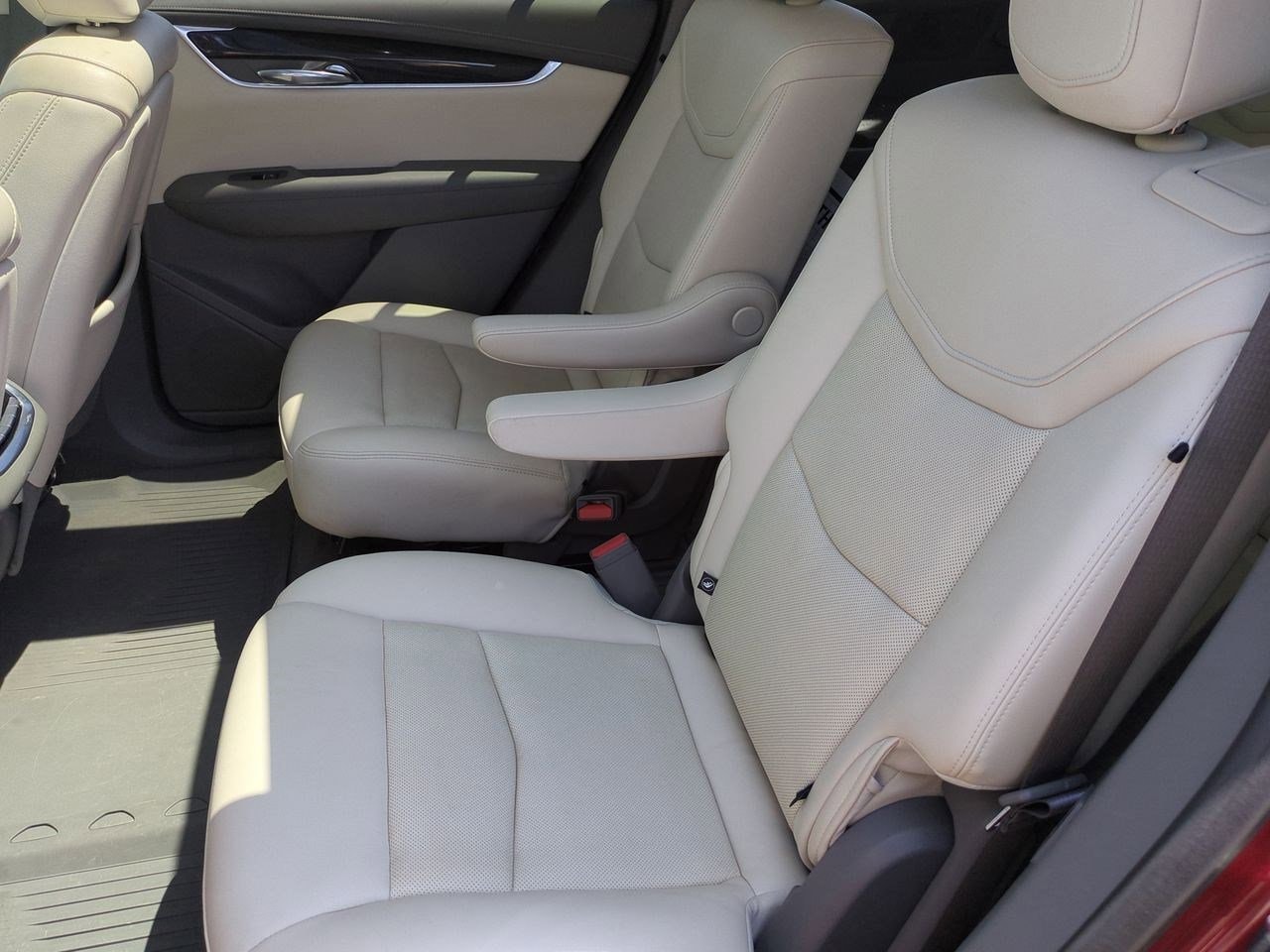 Thumbnail: 2021 Cadillac XT6 - 18