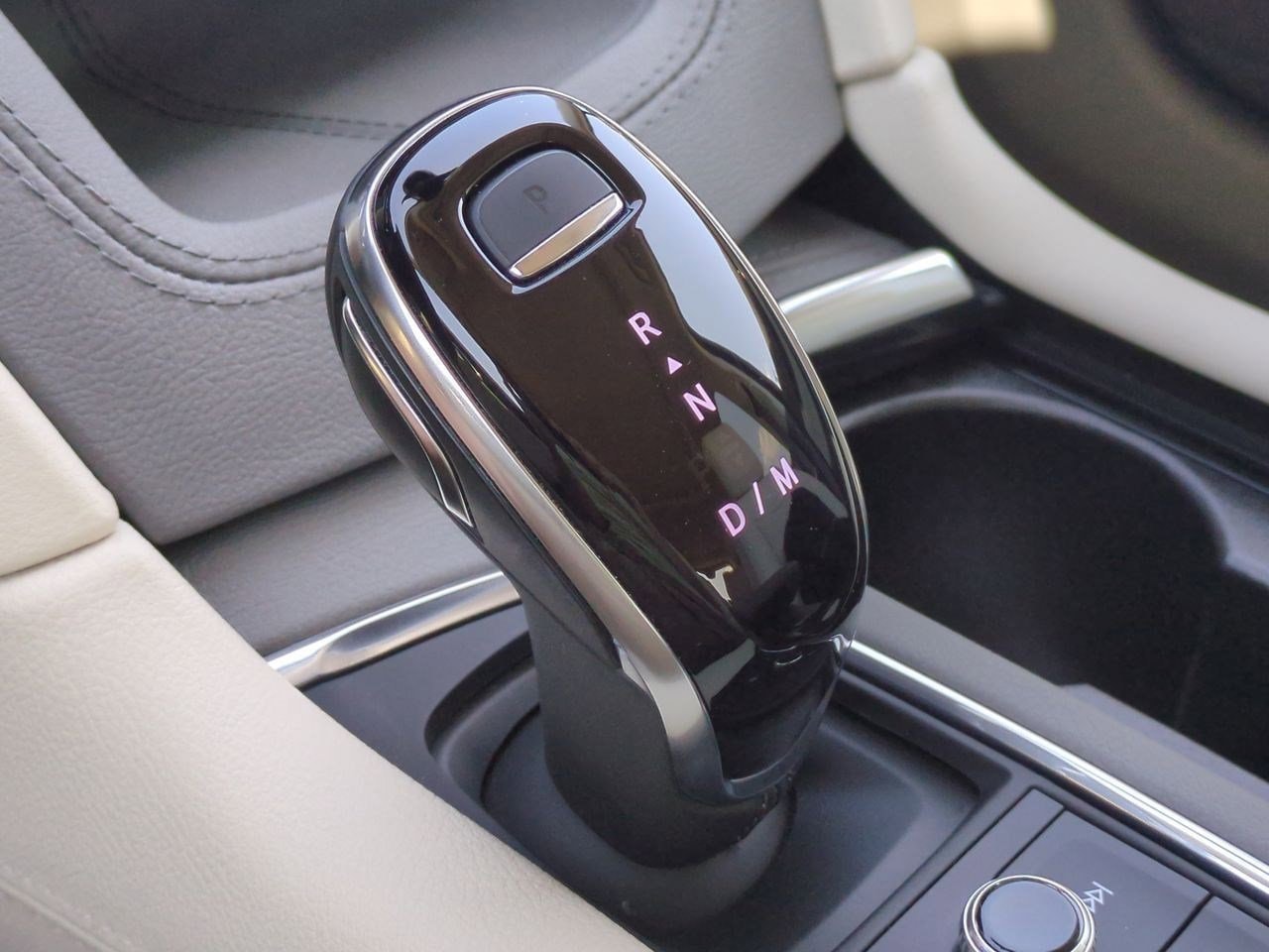 Thumbnail: 2023 Cadillac XT6 - 32