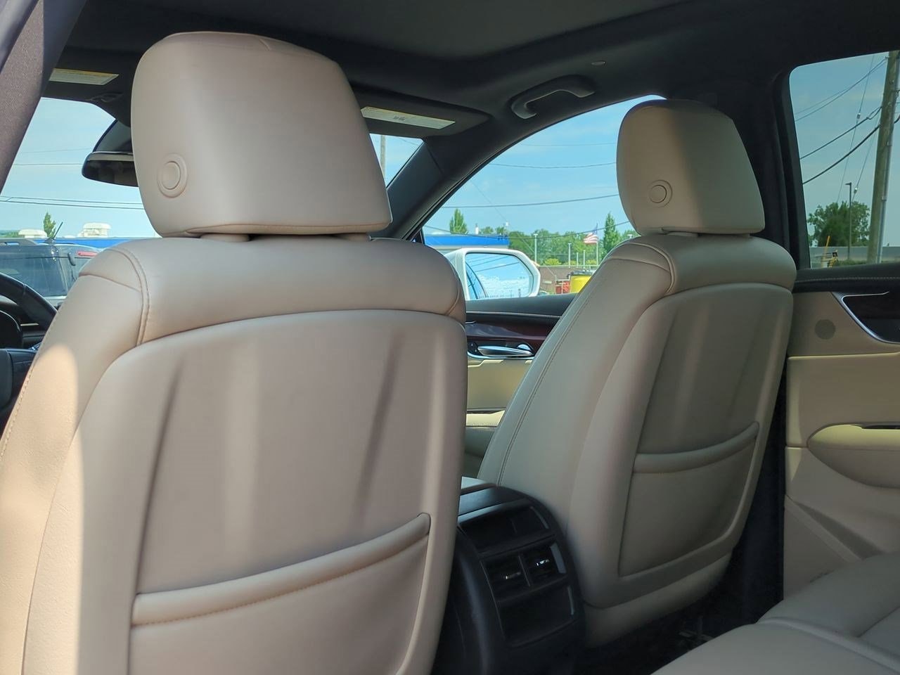 Thumbnail: 2017 Cadillac XT5 - 17