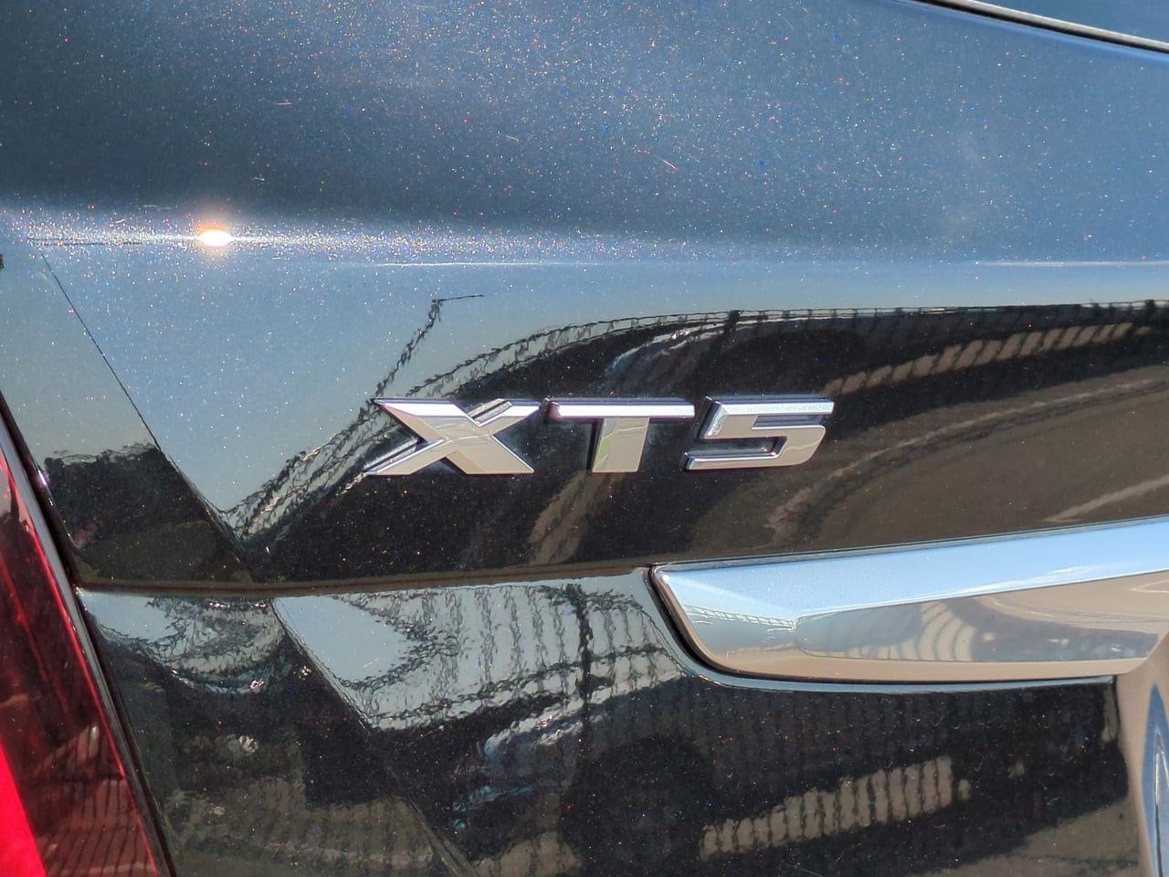 Thumbnail: 2022 Cadillac XT5 - 12