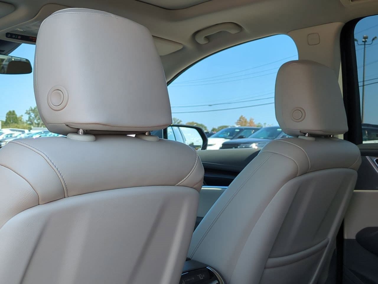 Thumbnail: 2023 Cadillac XT6 - 17