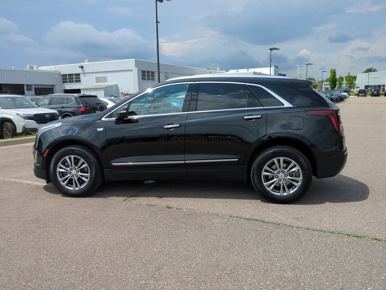 Thumbnail: 2023 Cadillac XT5 - 3