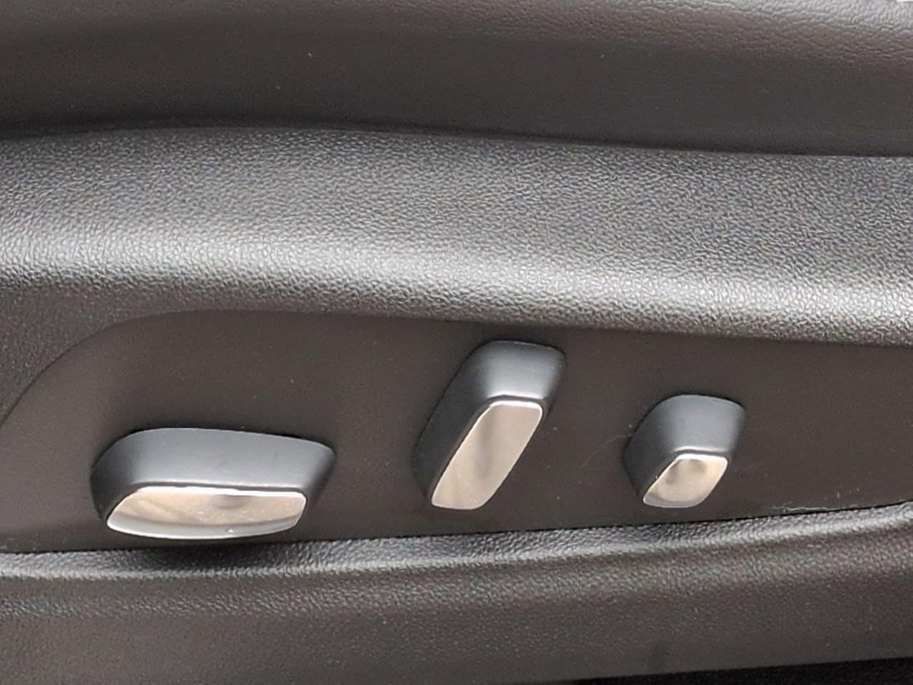 Thumbnail: 2023 Cadillac XT5 - 17