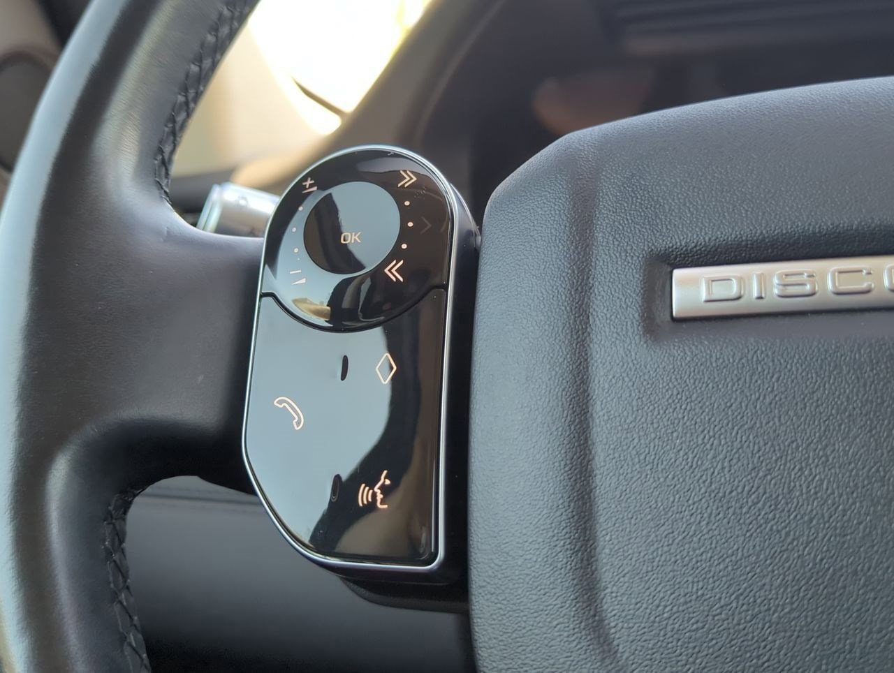 Thumbnail: 2020 Land Rover Discovery Sport - 23
