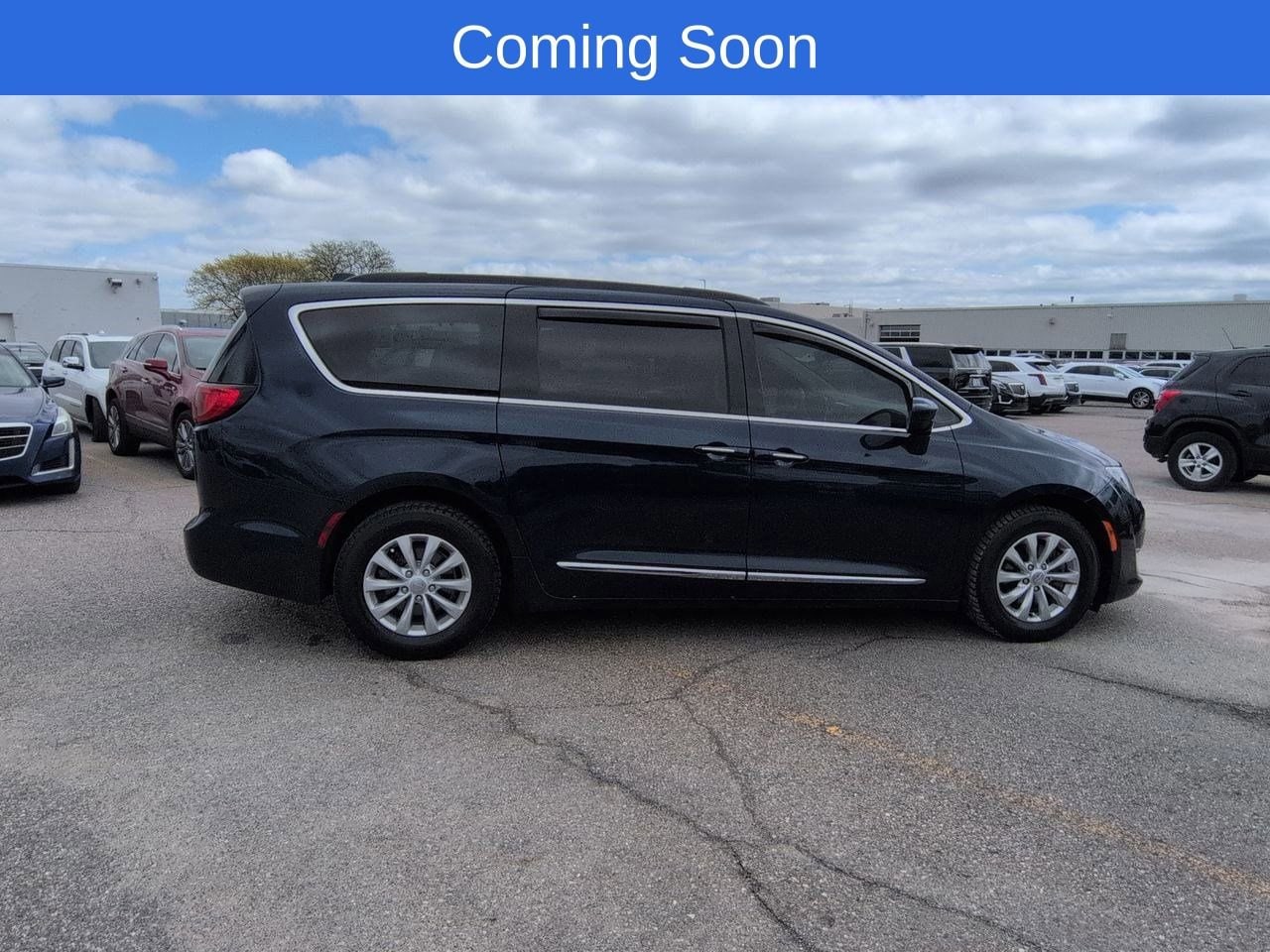 Thumbnail: 2017 Chrysler Pacifica - 7