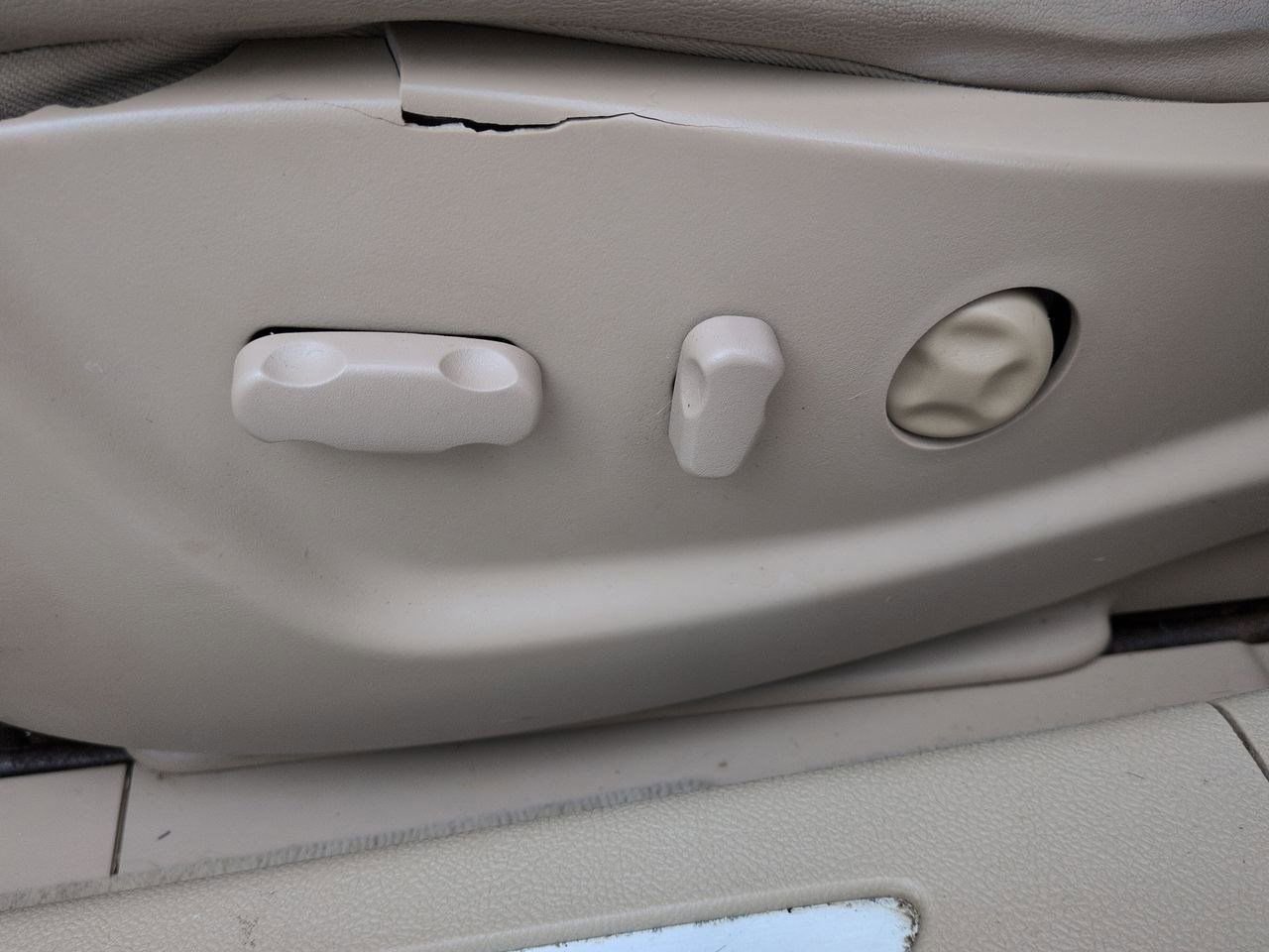 Thumbnail: 2008 Cadillac DTS - 17