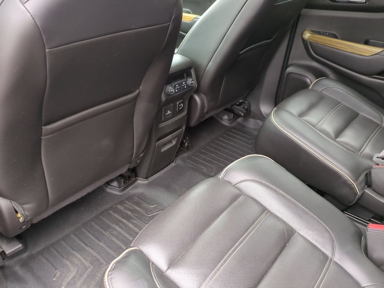 2017 GMC Acadia Denali - Photo 17