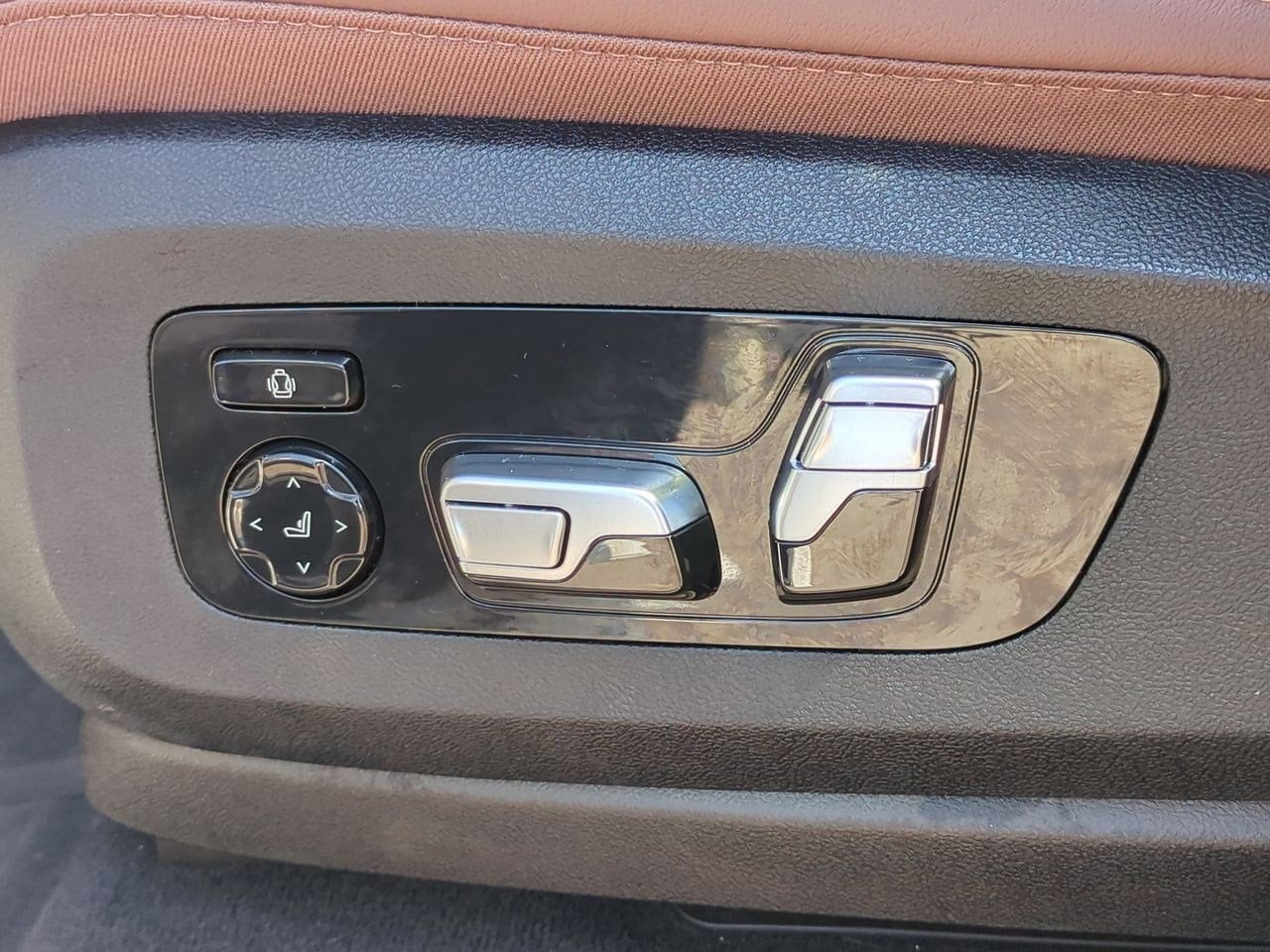 Thumbnail: 2023 BMW X7 - 16