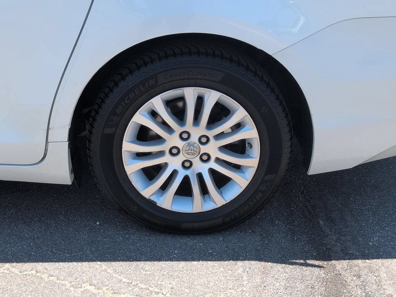 2015 Toyota Sienna XLE - Photo 13