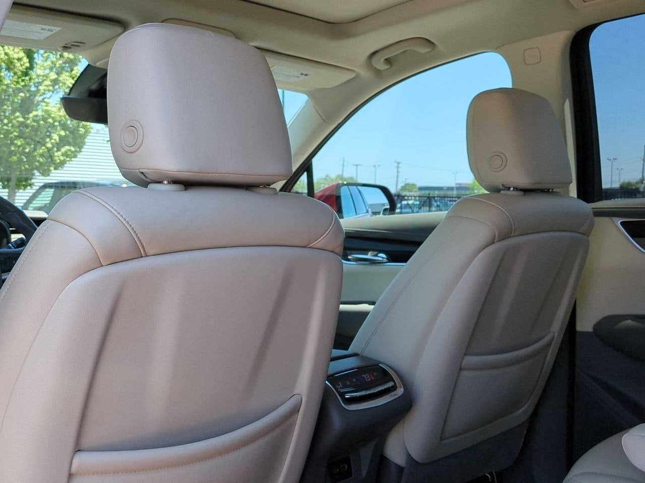 Thumbnail: 2021 Cadillac XT6 - 16