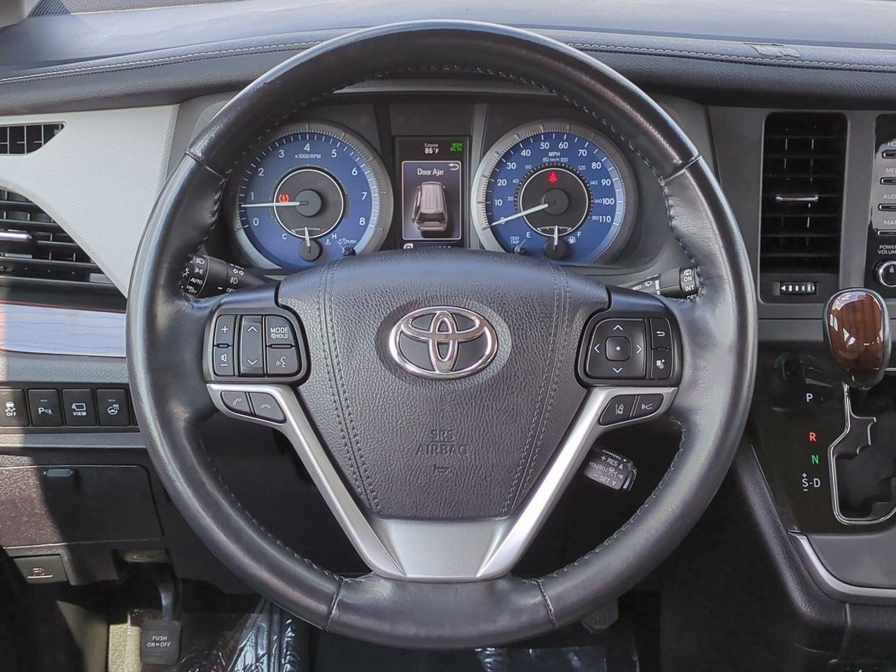 Thumbnail: 2020 Toyota Sienna - 23