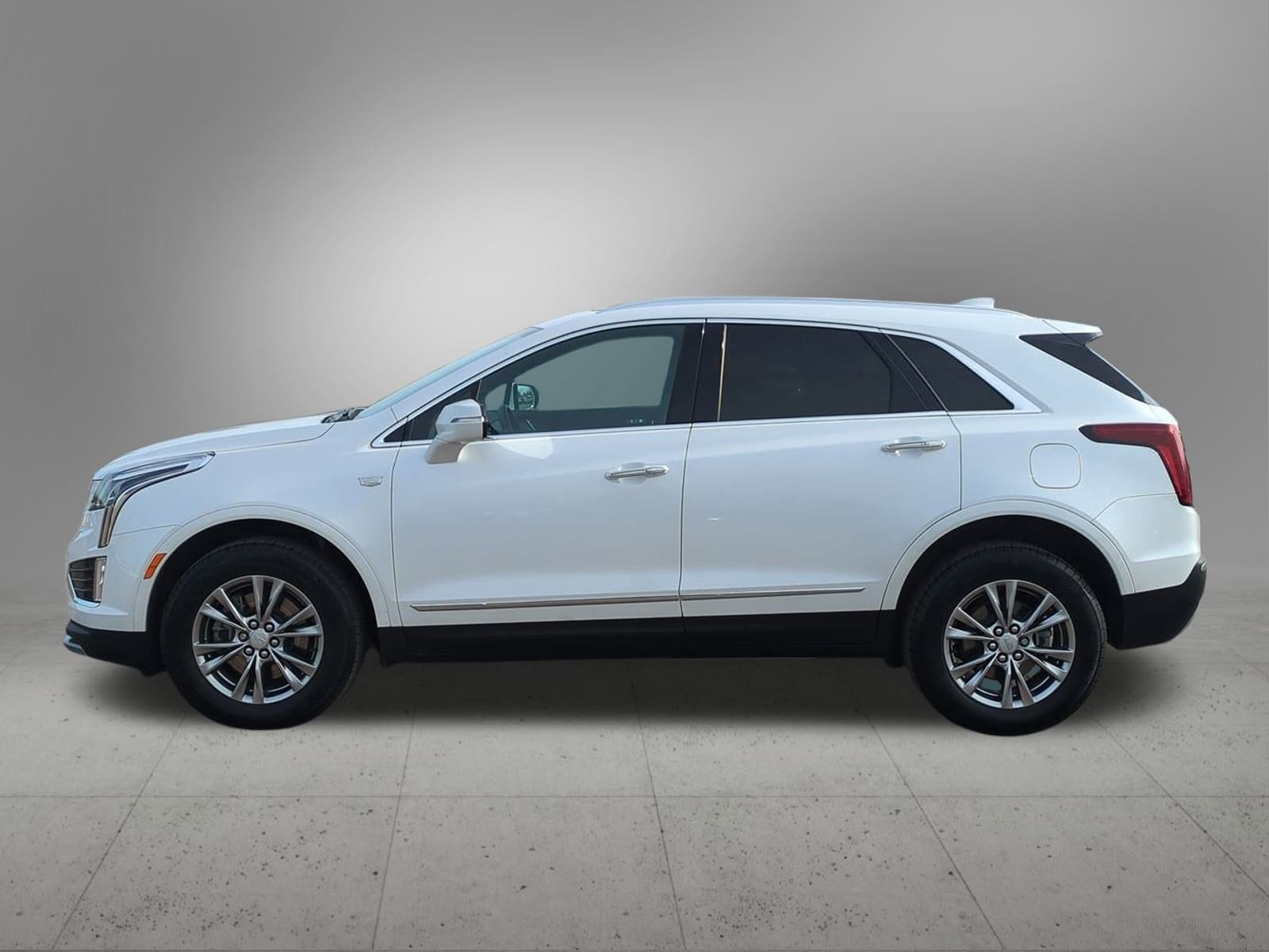 Thumbnail: 2023 Cadillac XT5 - 3