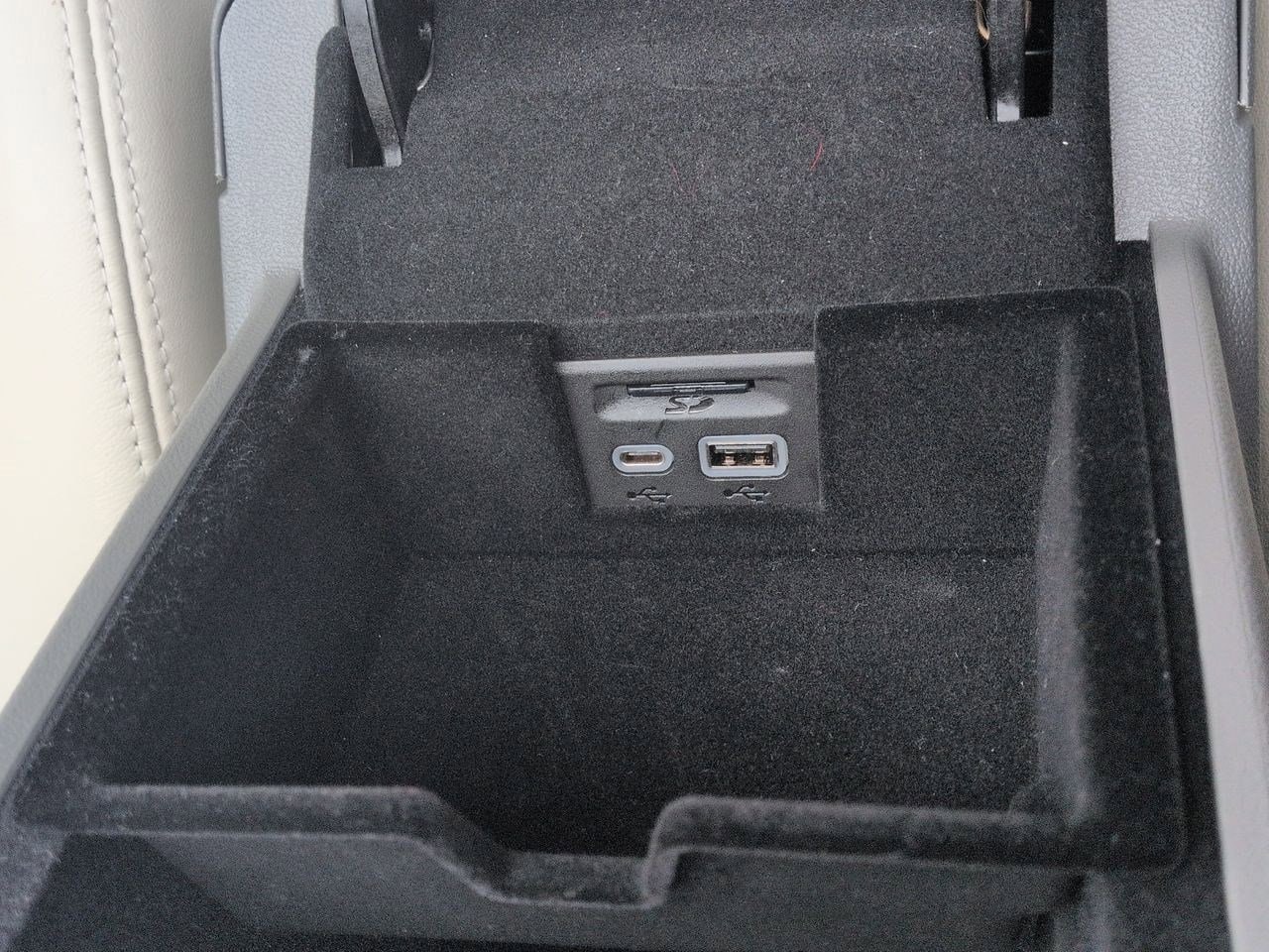 Thumbnail: 2024 Cadillac XT5 - 33