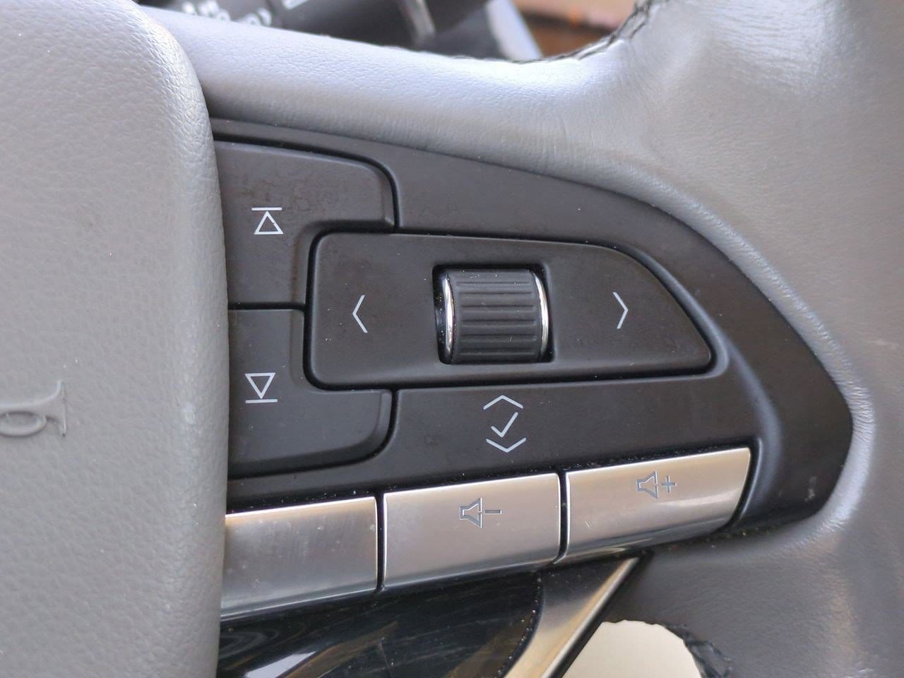 Thumbnail: 2021 Cadillac XT6 - 24