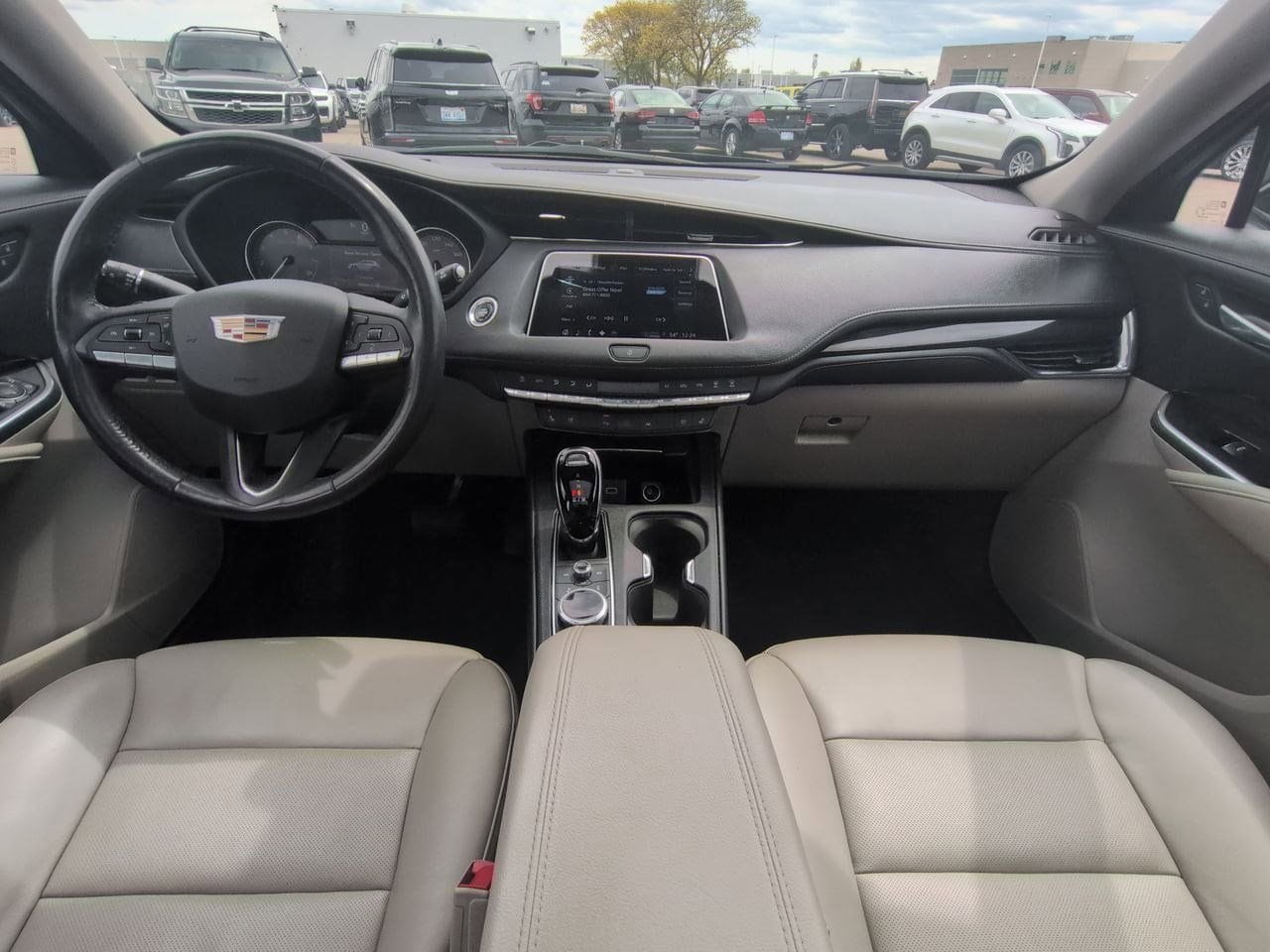 Thumbnail: 2023 Cadillac XT4 - 14