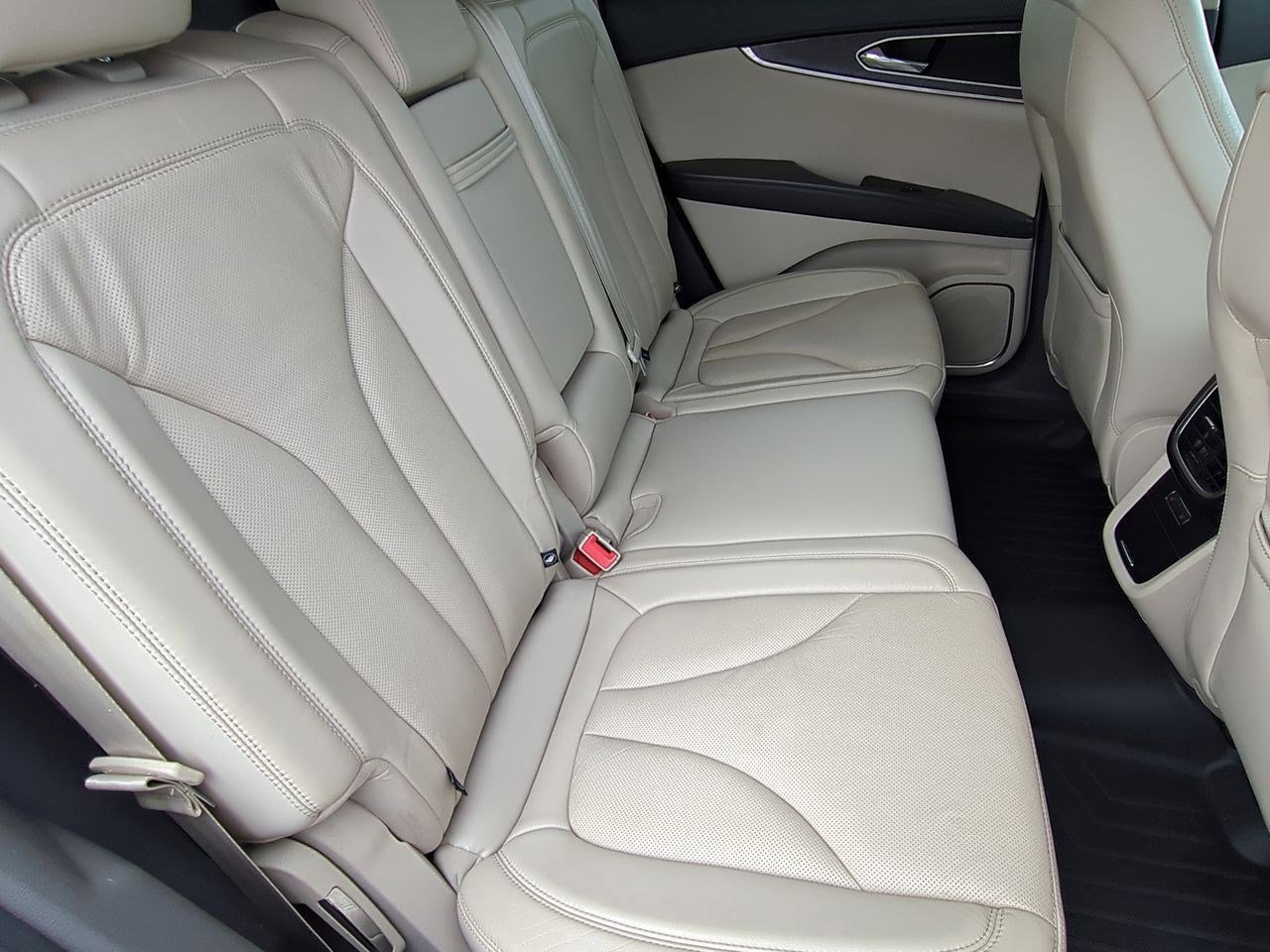 Thumbnail: 2016 Lincoln MKX - 19