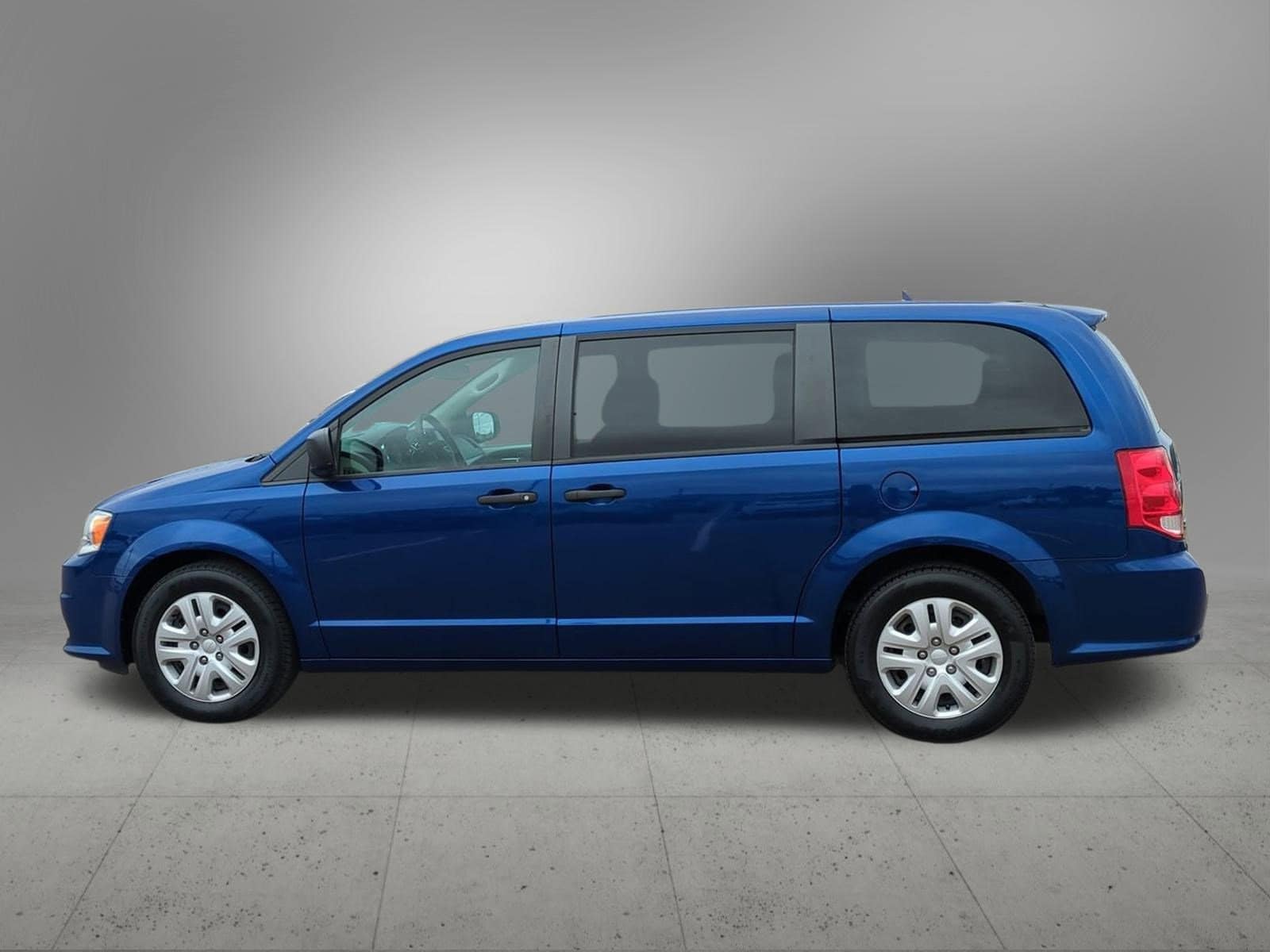Thumbnail: 2019 Dodge Grand Caravan - 3