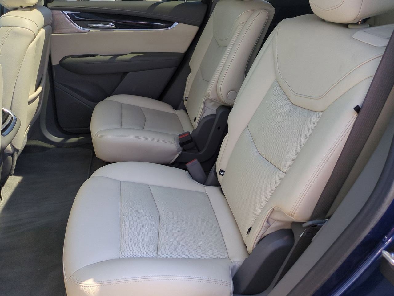 Thumbnail: 2023 Cadillac XT6 - 19