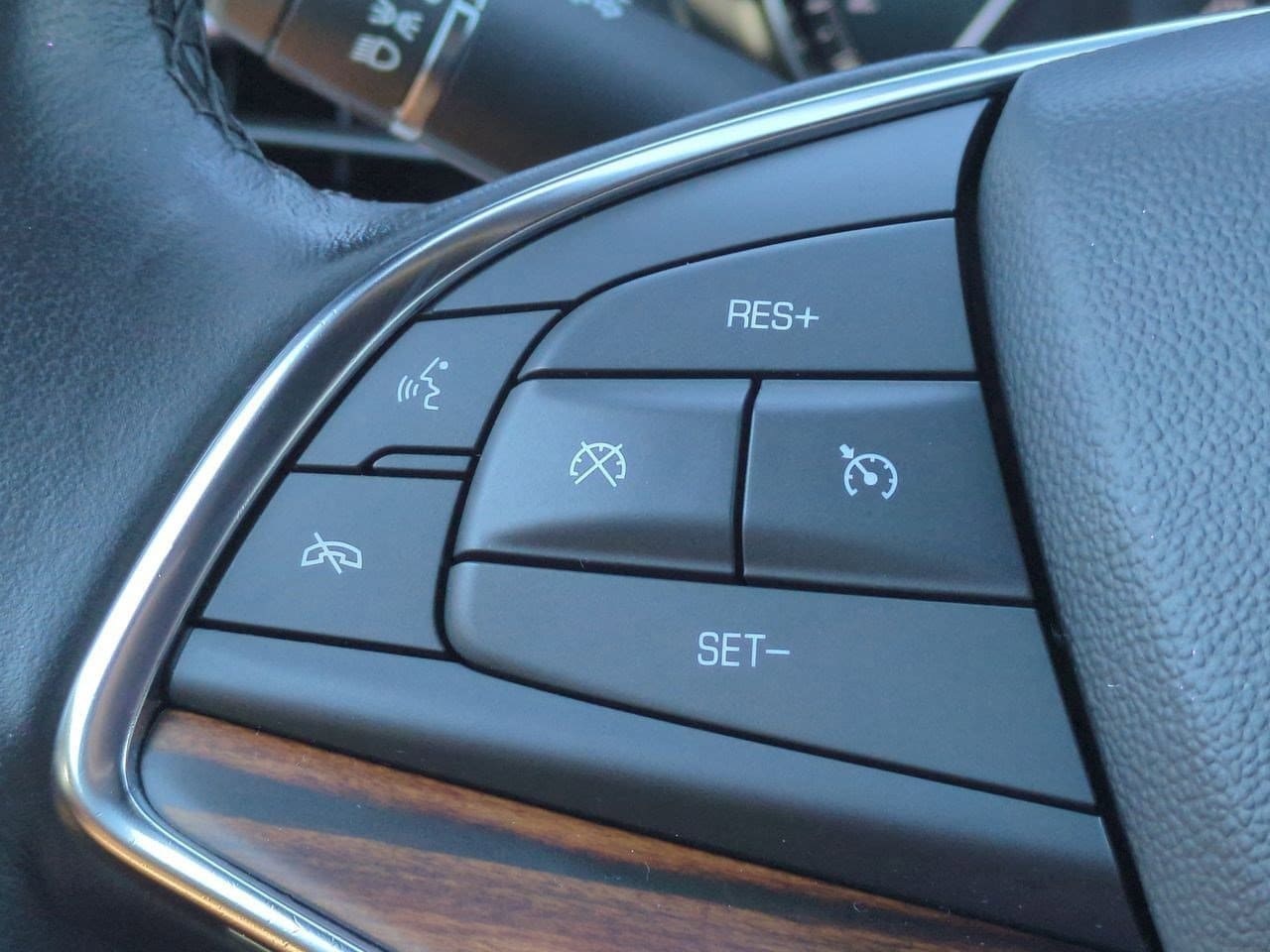 Thumbnail: 2023 Cadillac XT5 - 24