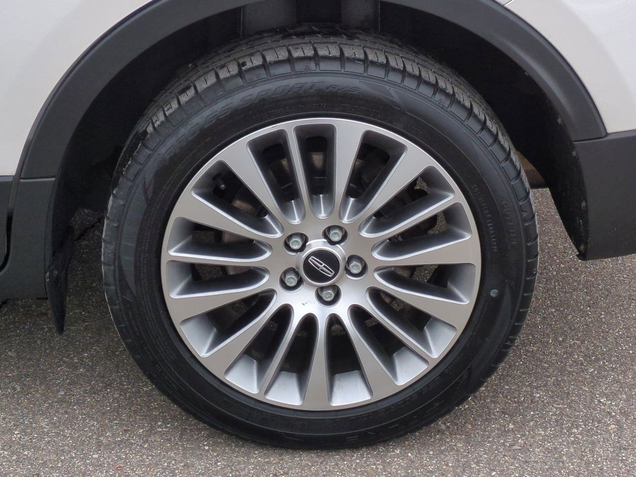 Thumbnail: 2017 Lincoln MKC - 13