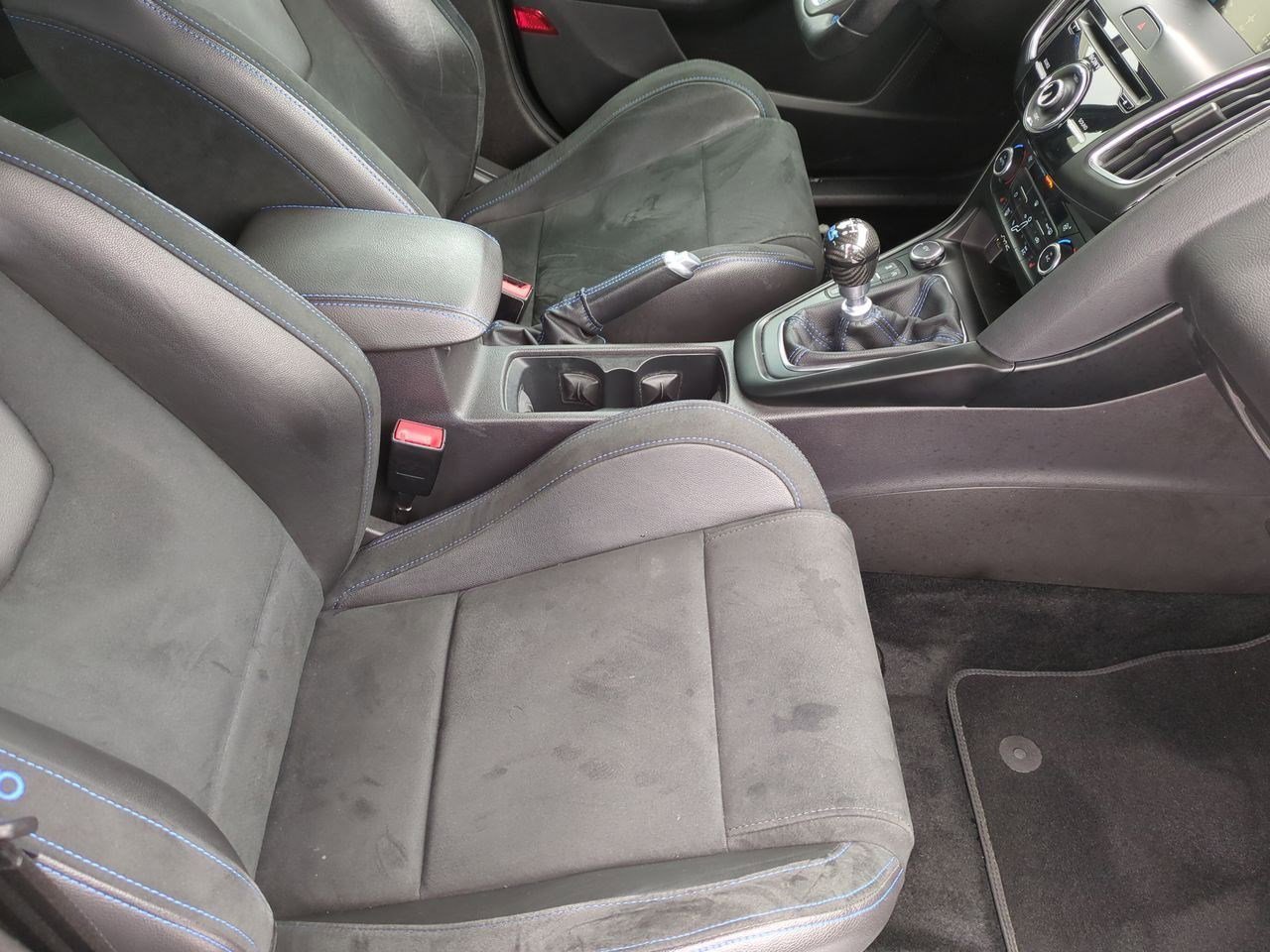 Thumbnail: 2017 Ford Focus - 21