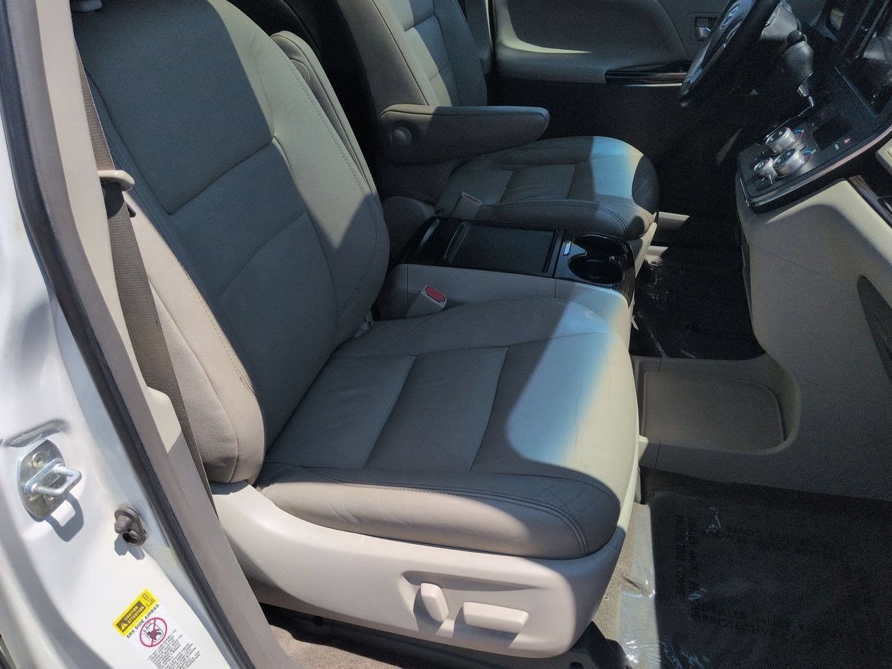 2015 Toyota Sienna XLE - Photo 22