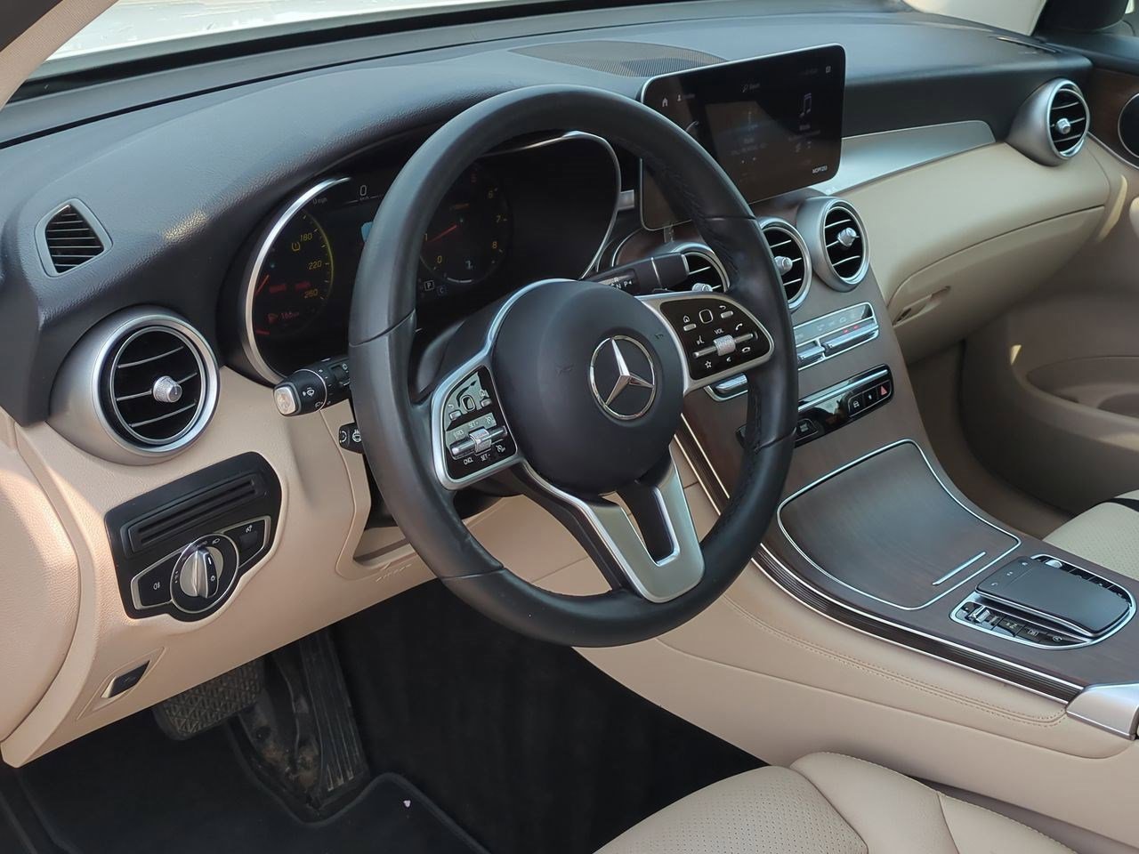 2021 Mercedes Benz GLC 300 4MATIC photo 2