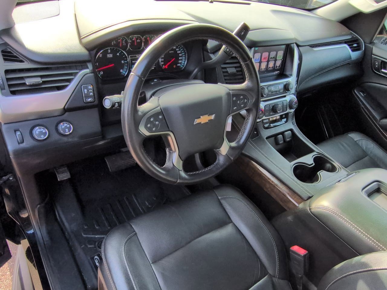 2016 Chevrolet Suburban LT photo 2