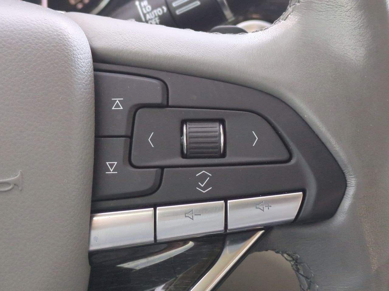 Thumbnail: 2023 Cadillac XT6 - 25