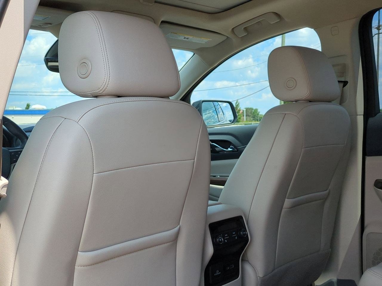 Thumbnail: 2022 GMC Acadia - 17
