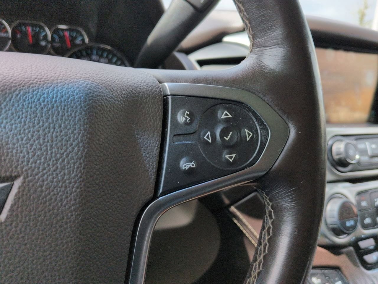 Thumbnail: 2015 Chevrolet Suburban - 25